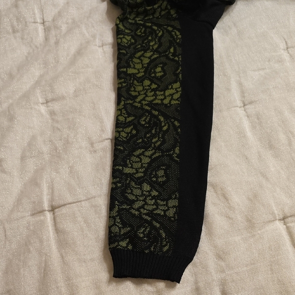 Ming Wang 2 Pieces Black and Green Blazer with Floral Lace And Top - Picture 15 of 15